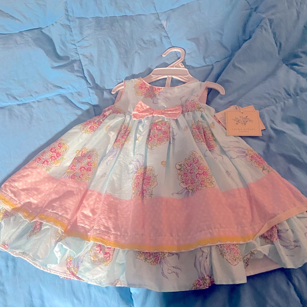 Laura Ashley 24 months adorable Spring, Summer 2pc outfit.